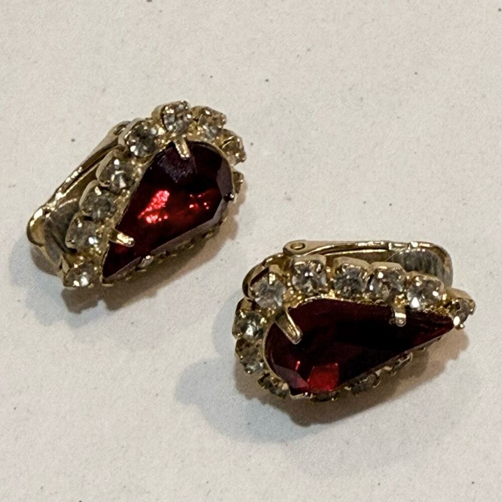 Avon Sarah Coventry Lot of Clip on Earrings Pearl And Ruby Lot of 6 - Picture 9 of 9